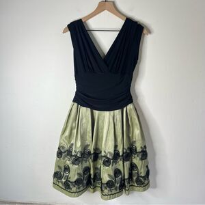 Elegant Vintage Black and Green Womens Dress Floral Embellishment size 12 Petite